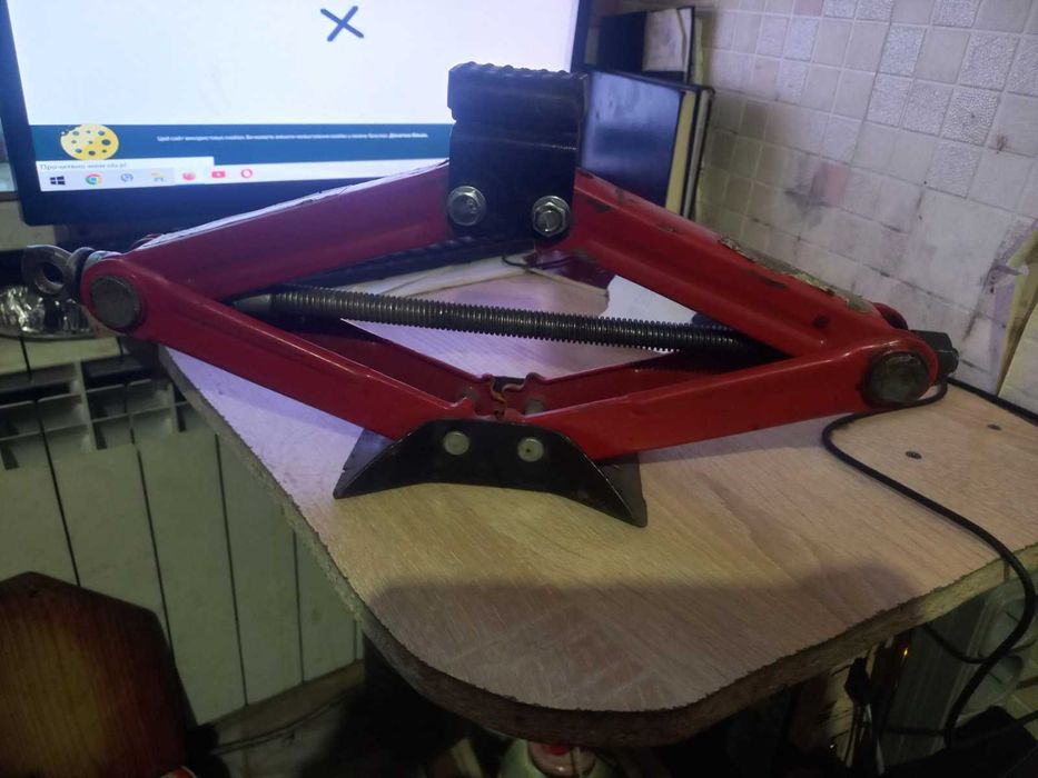 ромбовидний домкрат