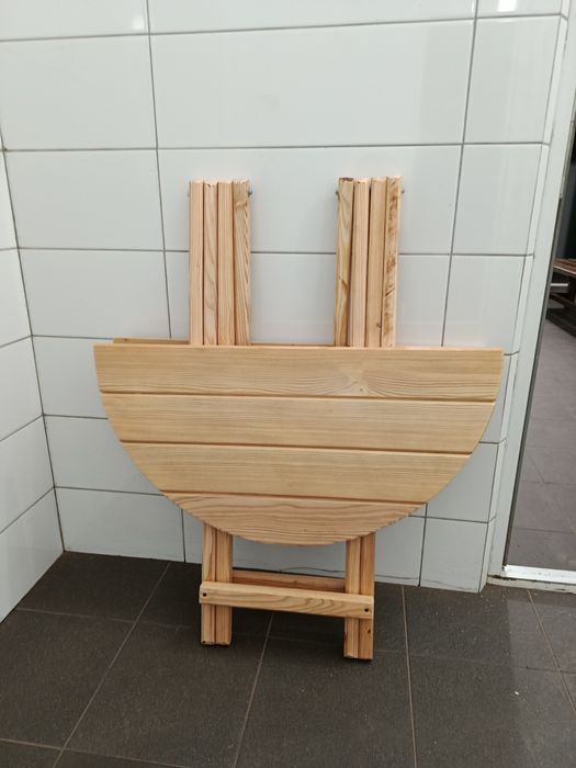 Столик дерев'яний