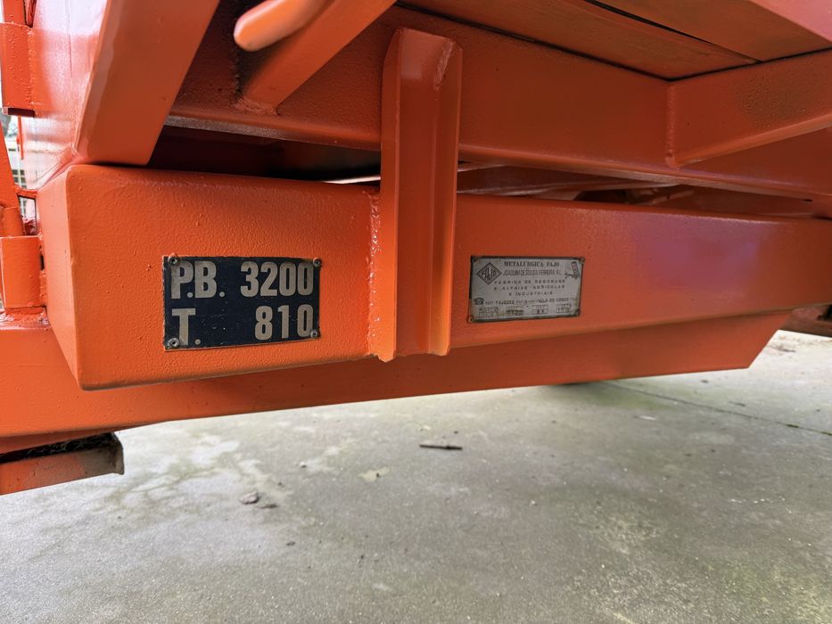 Reboque agricula basculante