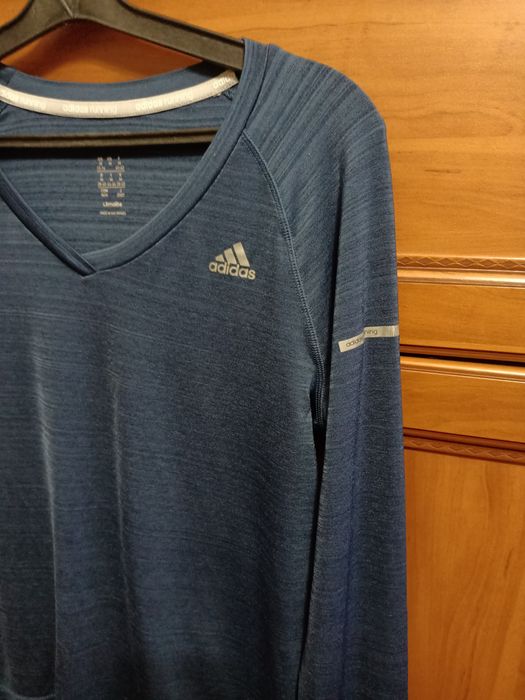 Одежа-кофта adidas.