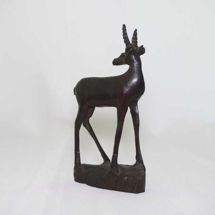 Figura de gazela em pau-preto