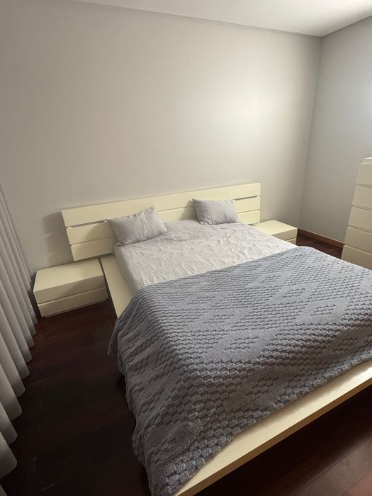 Cama de casal branca
