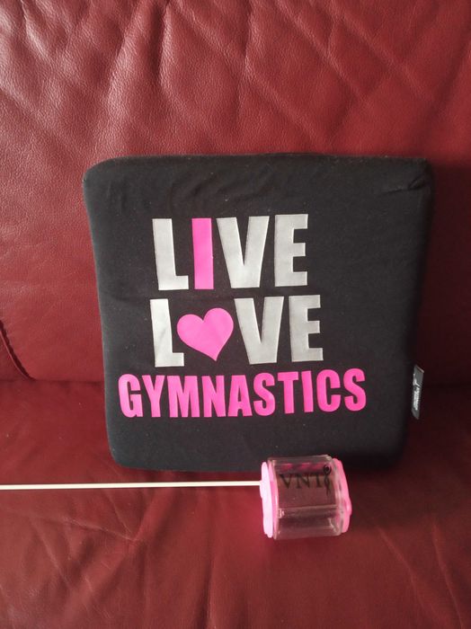 Komplet poduszka do gimnastyki artystycznej i rolet etui do wstążki.