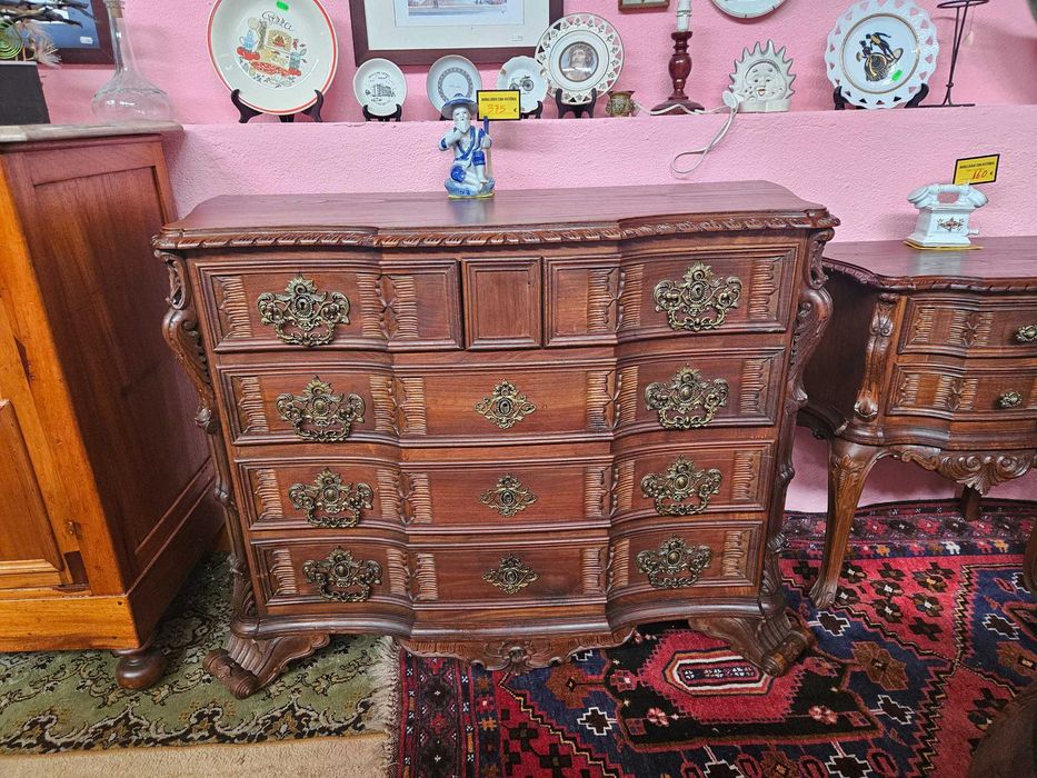 Cómoda antiga em madeira maciça - Restaurada