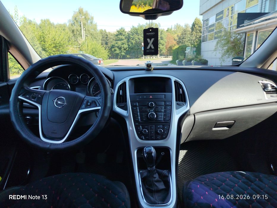 Продаю Opel Astra Sports 2011