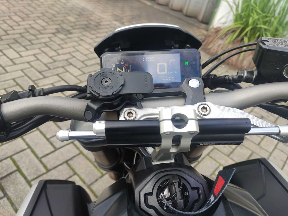 Honda cb650r 6000km 1300€ de extras