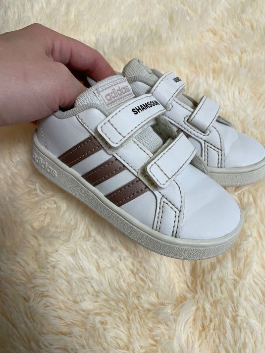 Кросівки Адідас на дівчинку