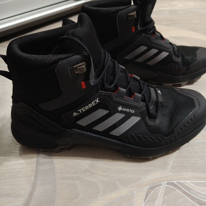 Продам зимние кроссовки Adidas Terrex GTX