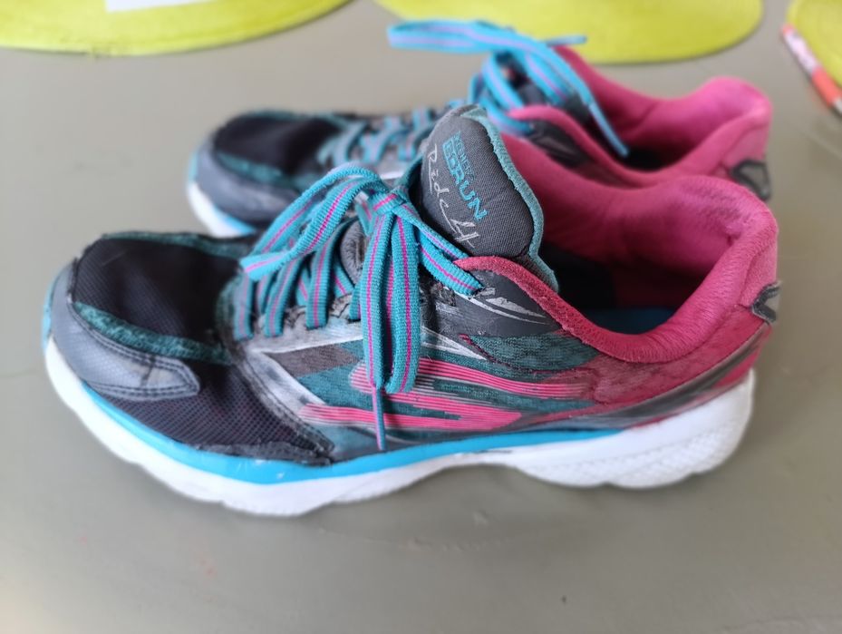 Кросівки на дівчинку спортивні