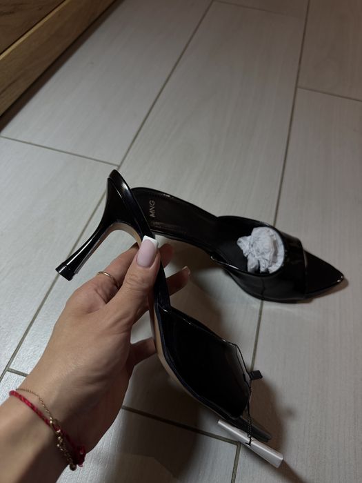 Мюлі на каблуку лакові чорні MANGO 39-40 р