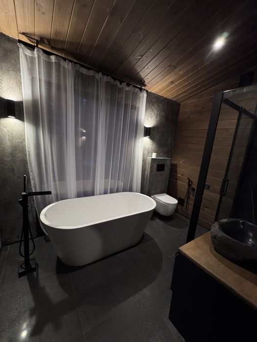 Оренда будинку з чаном та басейном подобово