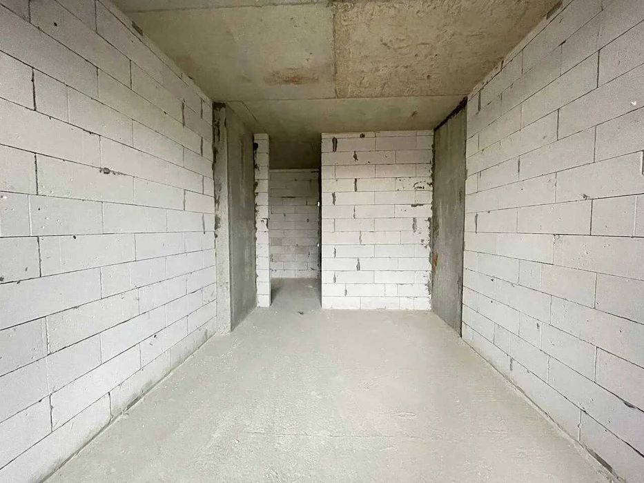 Здана двокімнатна квартира біля річки