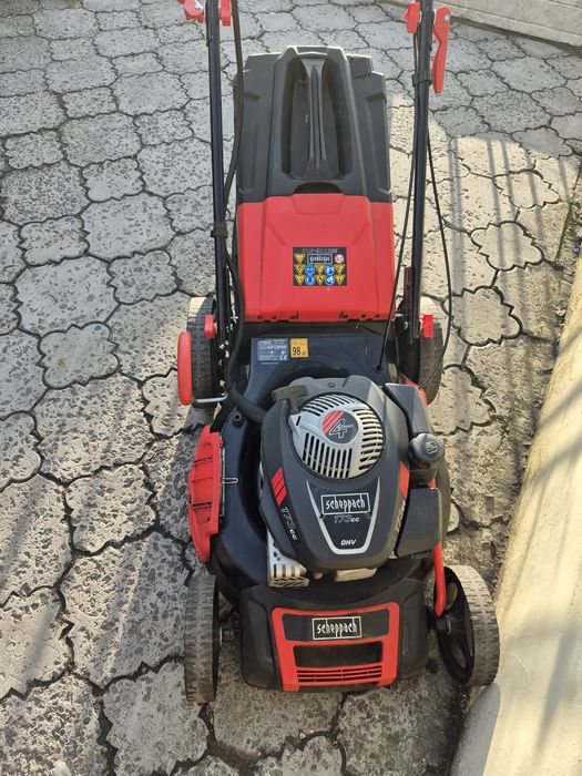 Бензинова самохідна газонокосарка