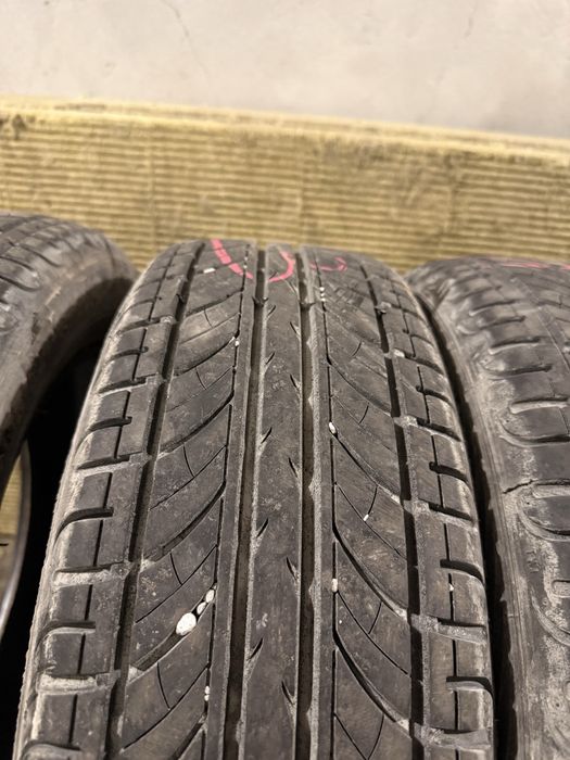 Комплект покришок