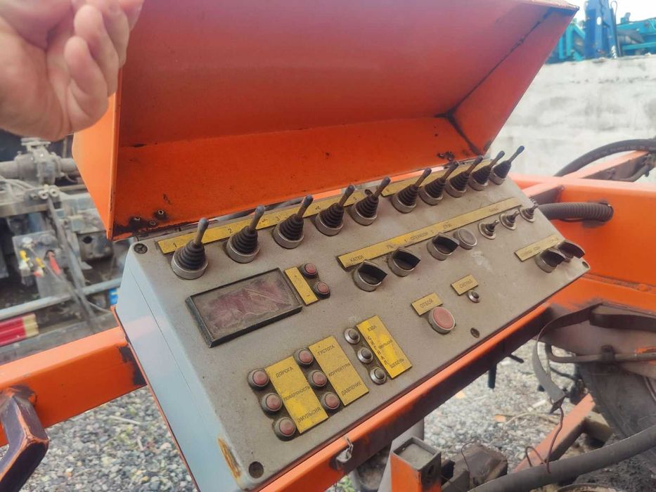 Продам дорожный комбайн Madrog KD3 2007 г.