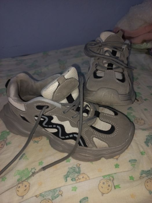 Кросівки  в ідеальному  стані