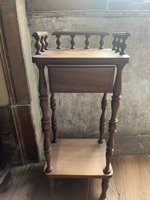 Conjunto móveis centenários em madeira maciça e de grande qualidade