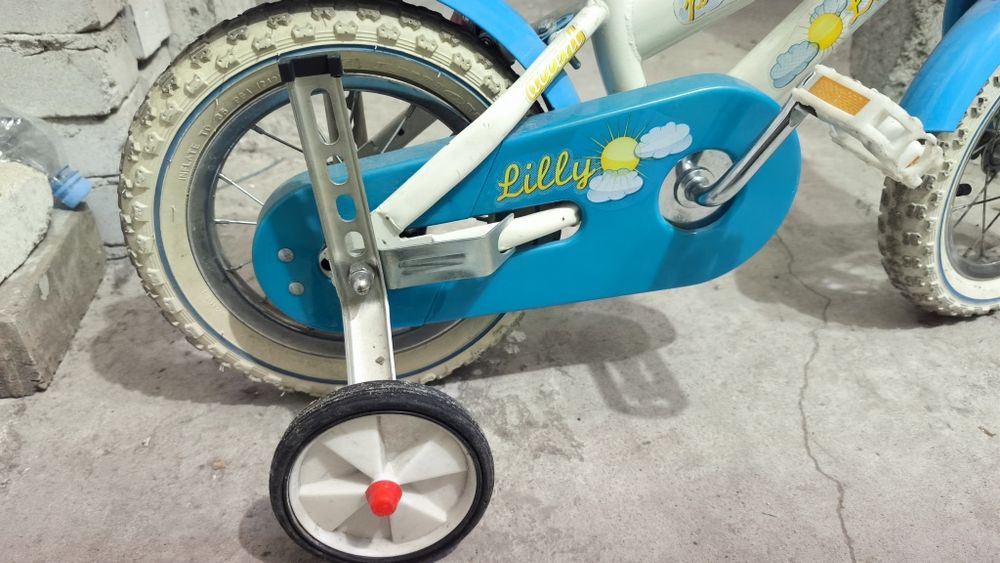 Rower z kołkami bocznymi dla dziecka