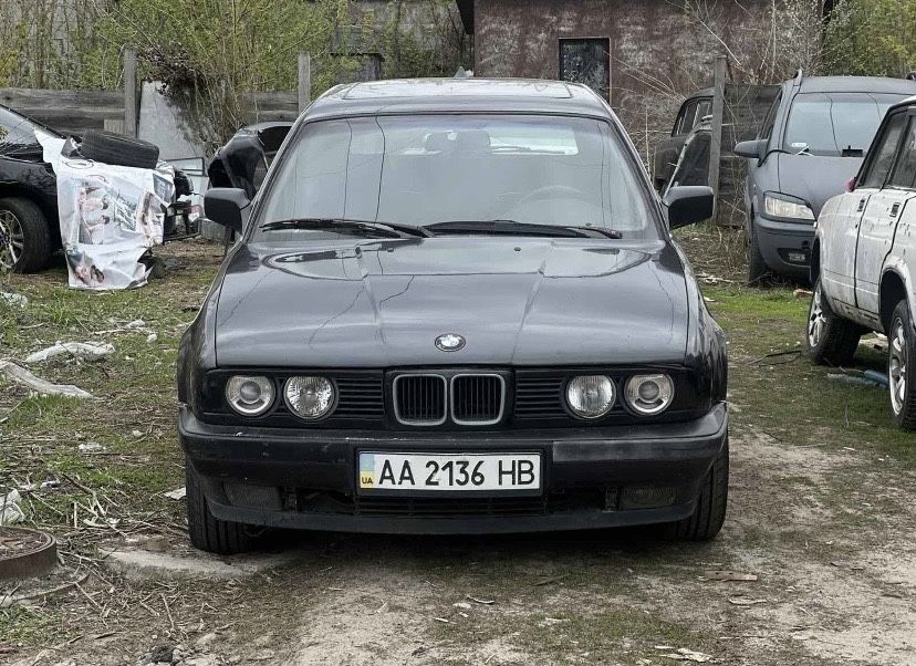 Дві BMW E34 touring m50