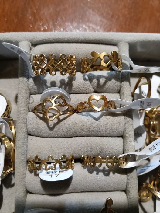 Imitacja złota, stal