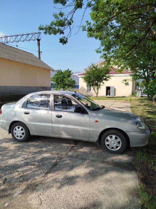 Автомобіль Daewoo Lanos