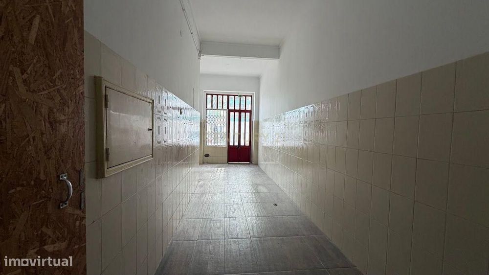 Arrendamento Loja de 2 pisos na Amadora - Sintra