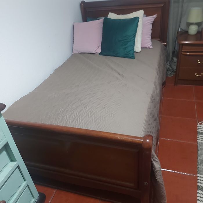 Cama de solteiro completa