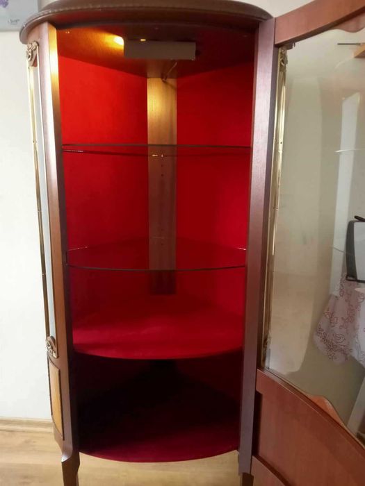 Witrynka Ludwikowska, Serwantka z intarsjami