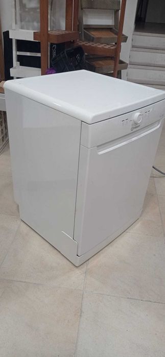 Maquina lavar loiça indesit