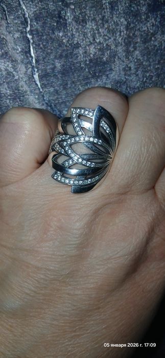 Продам, абсолютно новое серебряное кольцо.