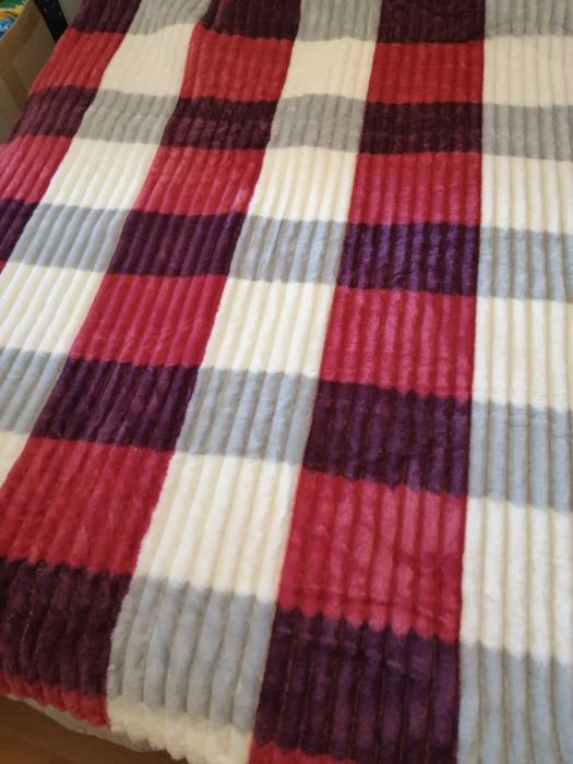 Велюрові пледи-шарпеї