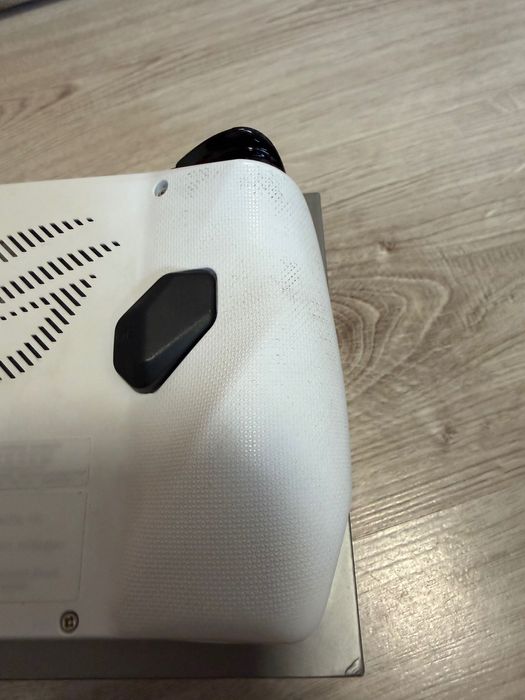 Asus rog ally - przenośna konsola do gier