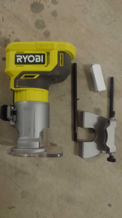 Fresadora Ryobi (RTR18) de 18volts