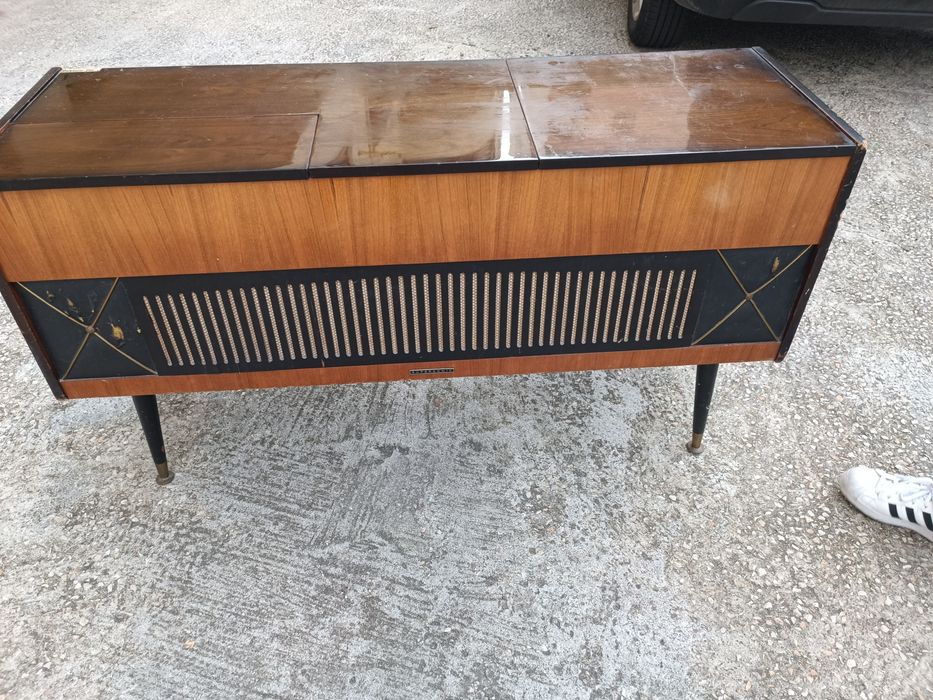 Rádio e Gira discos antigo