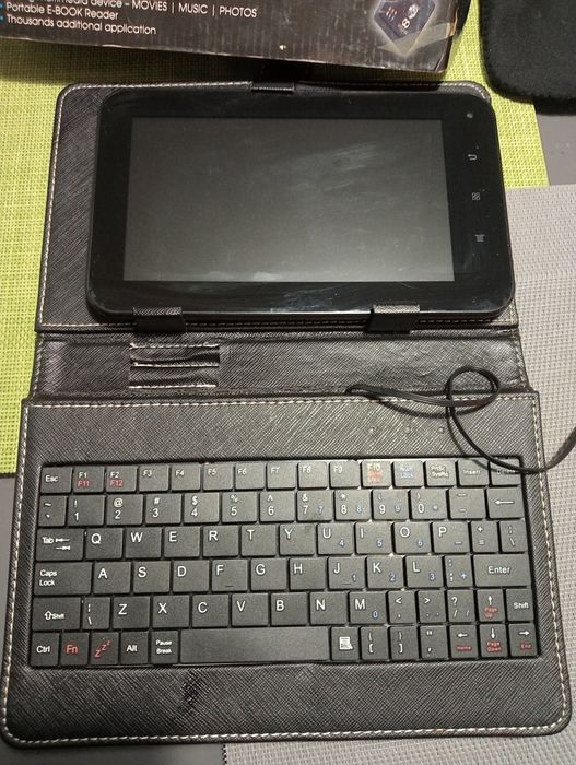 Tablet Goclever  z klawiaturą