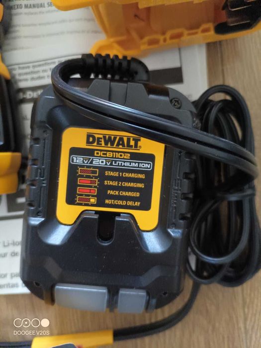 Зарядні пристрої DeWalt 20V