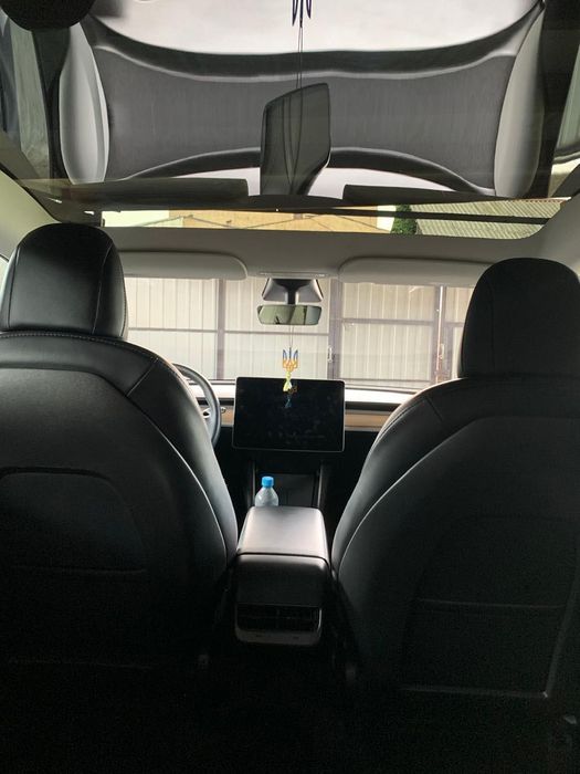 Продам Tesla Y в гарному стані