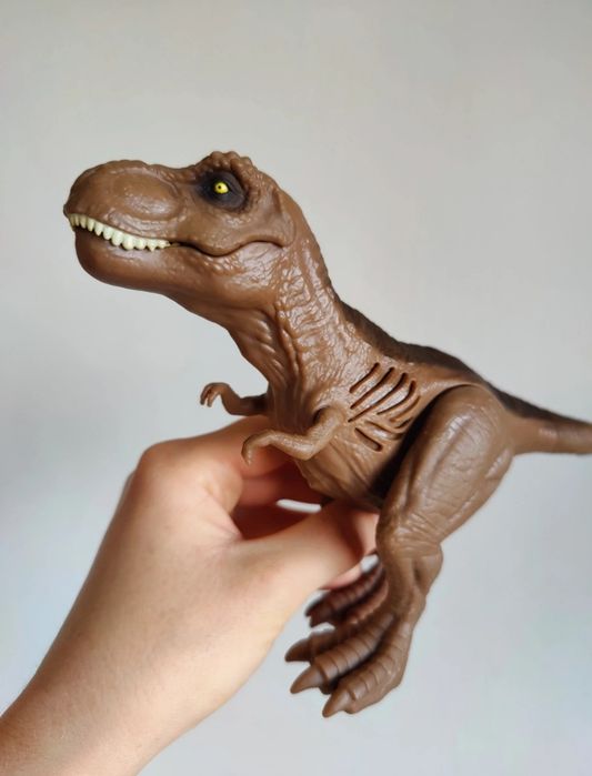 Figurka dinozaur Tyranozaur T- Rex tirex otwiera paszczę ryczy dźwięk
