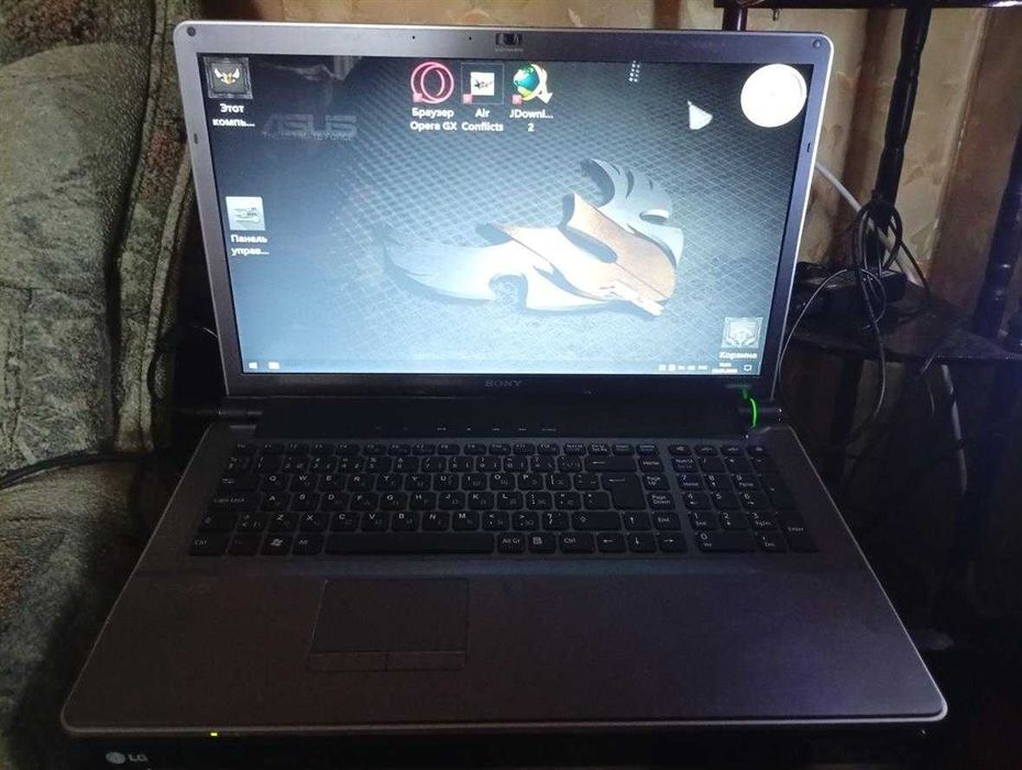 Мультимедийный ноутбук с огромным экраном 18.4 Sony Vaio AW11 PCG-8131m
