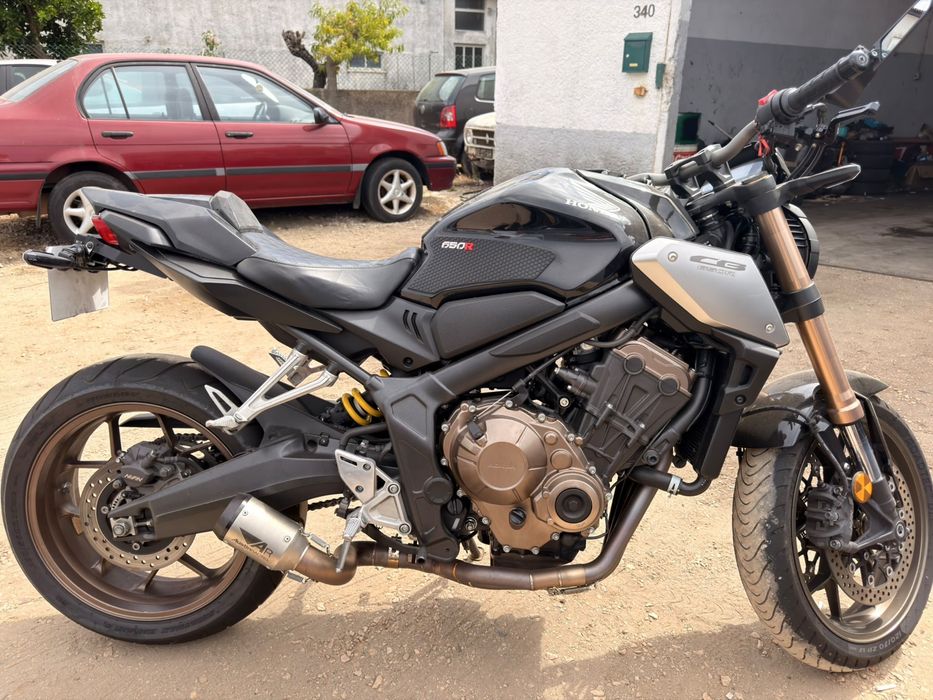 Honda CB650R - 4 cylinders