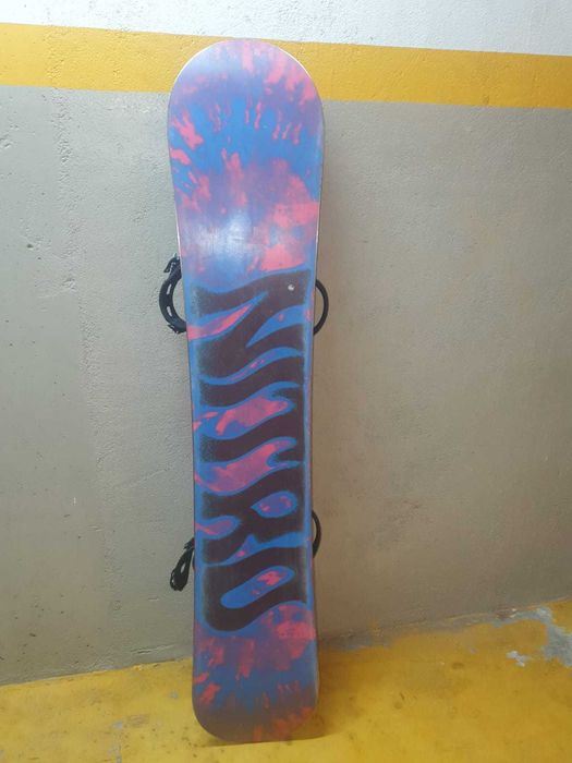 Prancha de  Snowboard NITRO , com pouco uso ,  com fixações STAXX