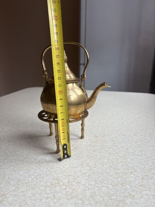 Mosiężny czajnik na podstawce 17 cm wysokości
