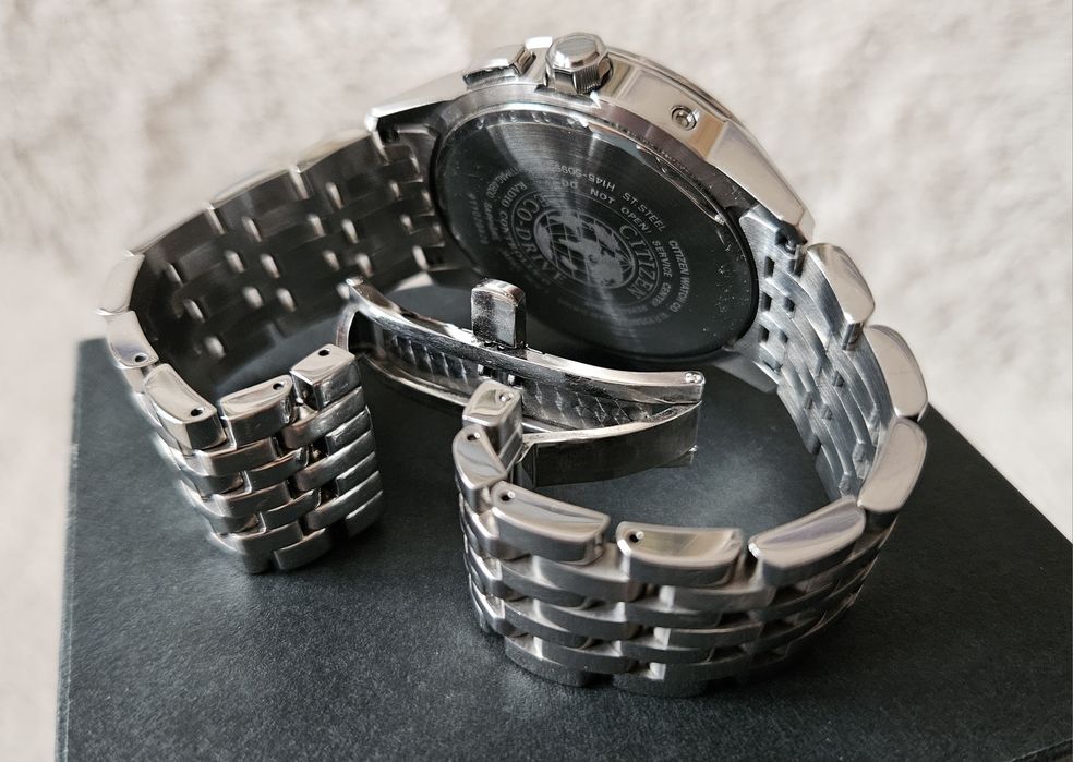 Zegarek męski CITIZEN Eco-Drive Radio Controlled CB0150-62L (3)