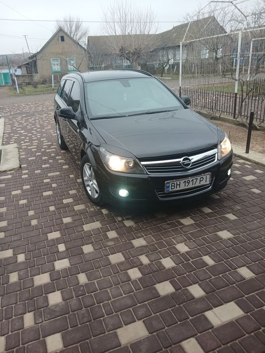 Опель астра н 2010год