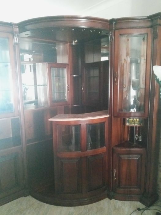 Bar (Movel) com espelhos e luz.