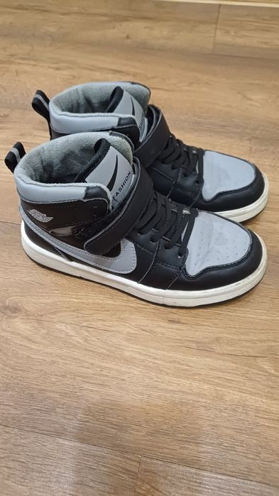 Продам сапожки-кросівки на хлопчика