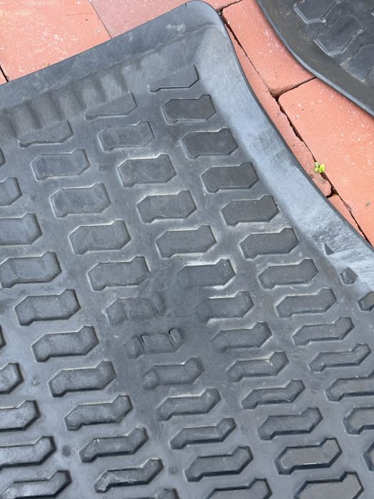 Audi Q7 Dywaniki podłogowe gumowe na każdą pogodę kompelt 4szt.czarne