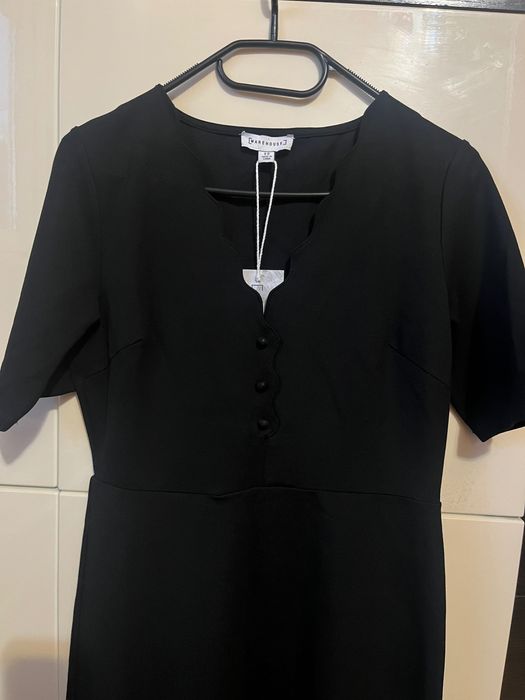 Чорна сукня фірми WARHOUSE