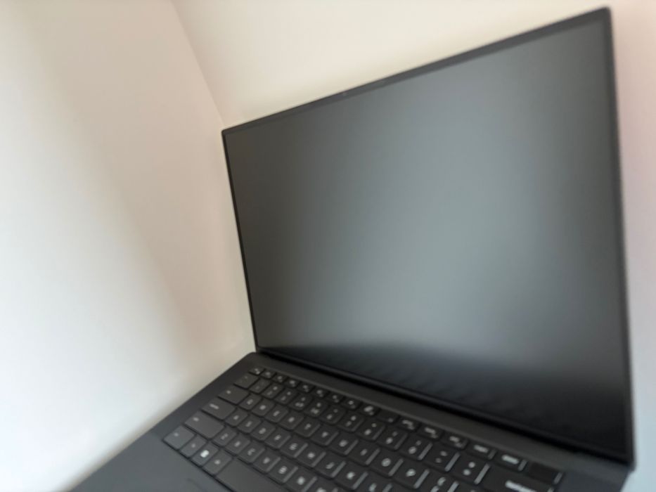 Laptop Dell Precision 5570• Intel i7-12800H•32GB RAM•NVIDIA RTX A1000