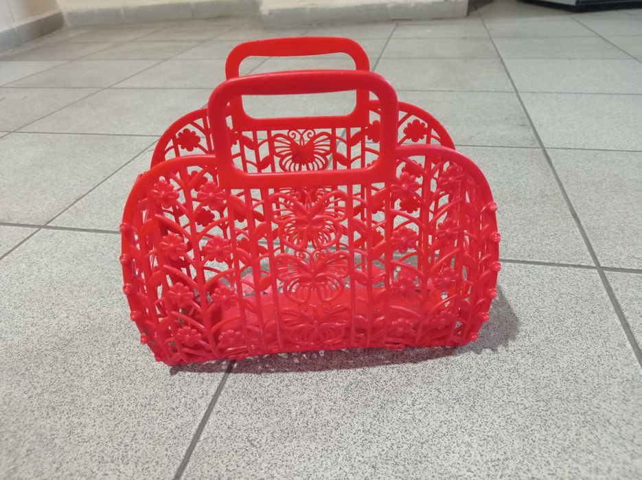 Продам корзинку в гарному стані